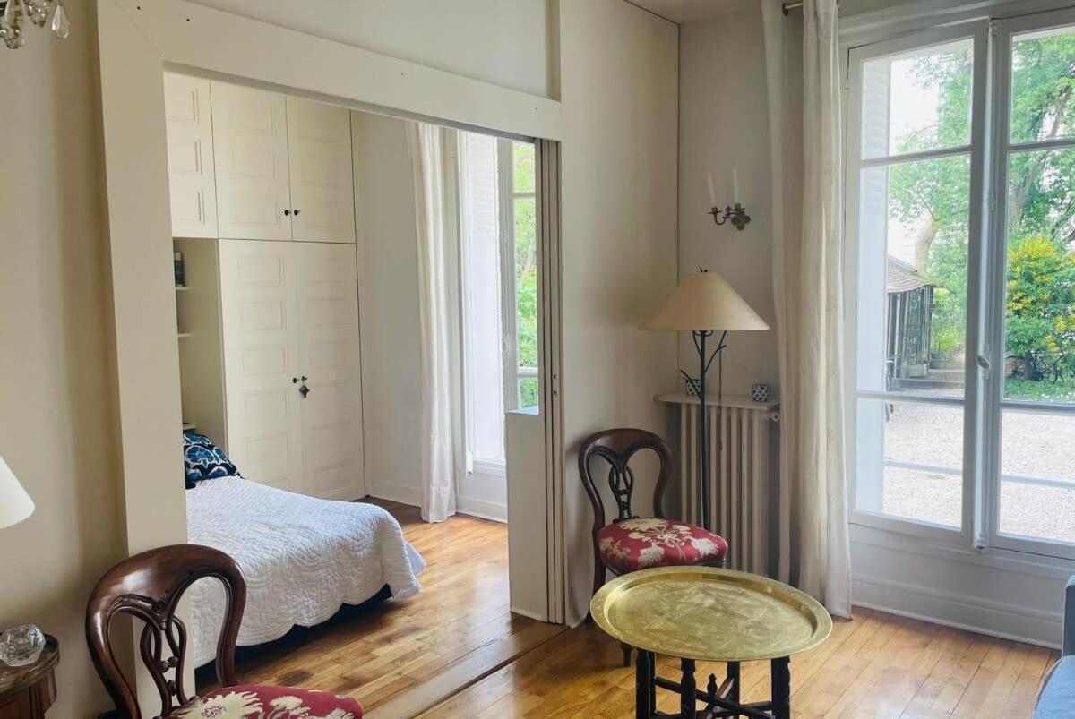Apartment Beautiful 1 Bedroom Next To Roland