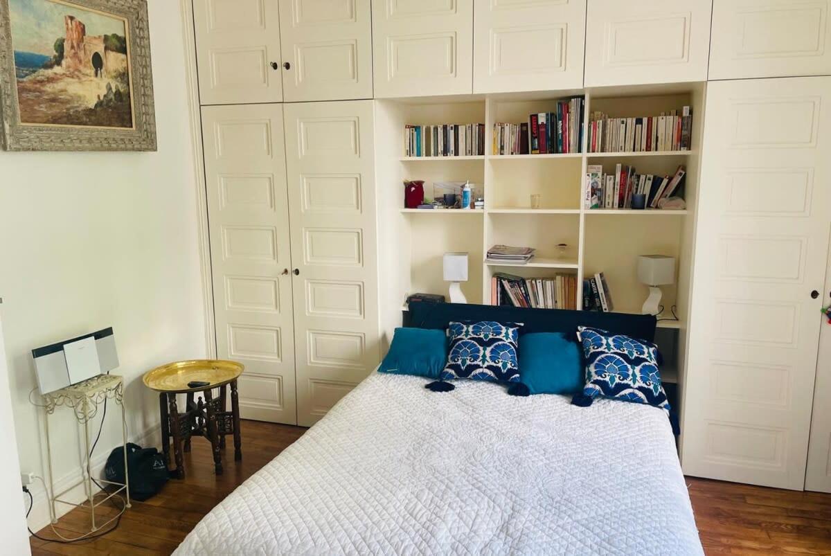 Beautiful 1 Bedroom Next To Roland Paris