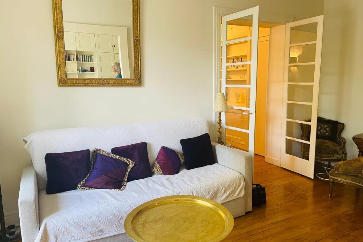 Beautiful 1 Bedroom Next To Roland Apartment